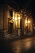 Photo de nuit d'une rue à Palerme en Sicile,paysage urbain