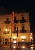 Photo de nuit d'un hôtel à Palerme en Sicile