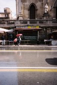 Photo de piétons dans une rue de Palerme en Sicile